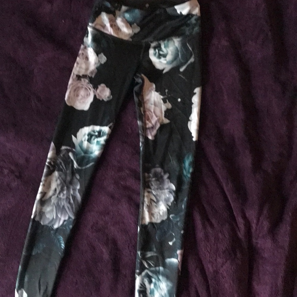 Noli - black & pastel flower silky leggings